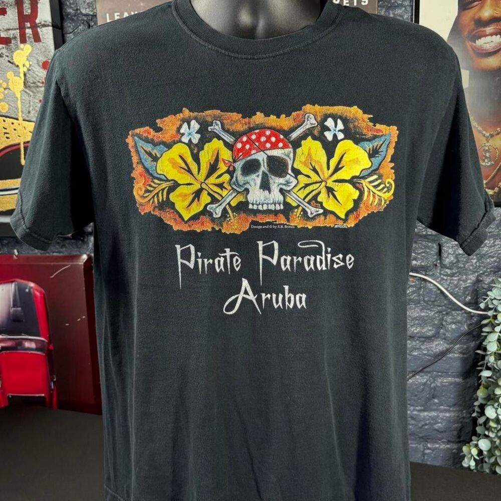 Pirate Paradise Aruba Skull Hibiscus Graphic T-Shirt – Men’s Medium